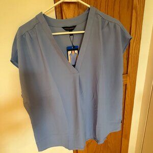 Banana Republic Women's v-neck short sleeve shirt